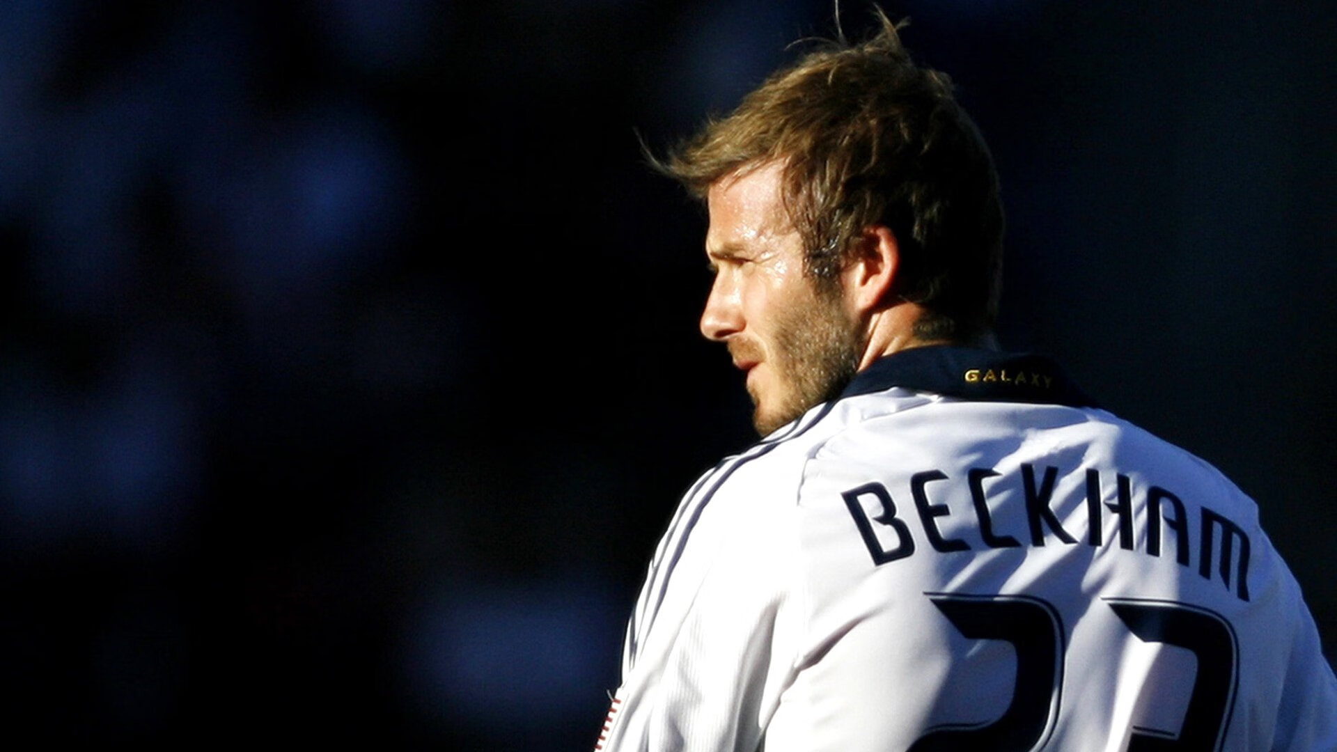 赛道与球场，维斯塔潘的年度加冕与爵士的决胜一节